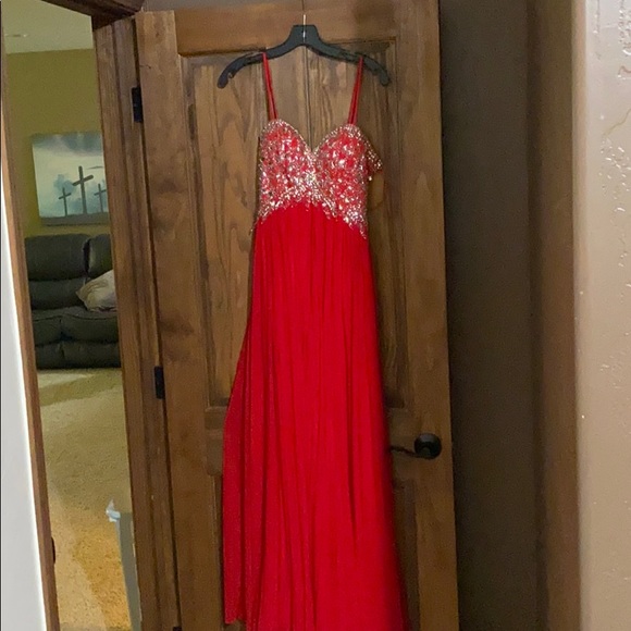 Red prom dress - Picture 2 of 4